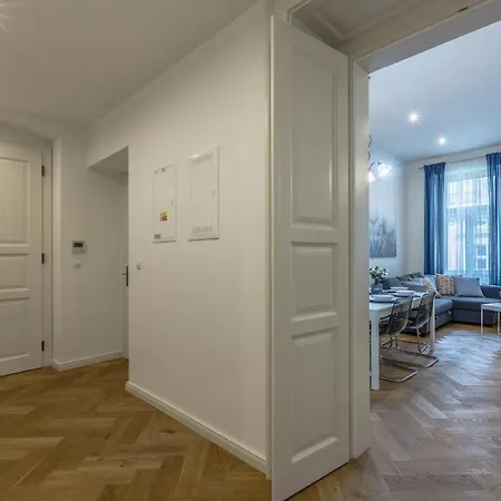 Royal White Garden Apartment