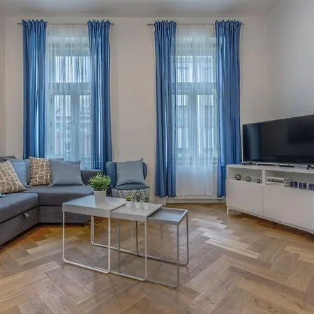 Apartament Royal White Garden Praga