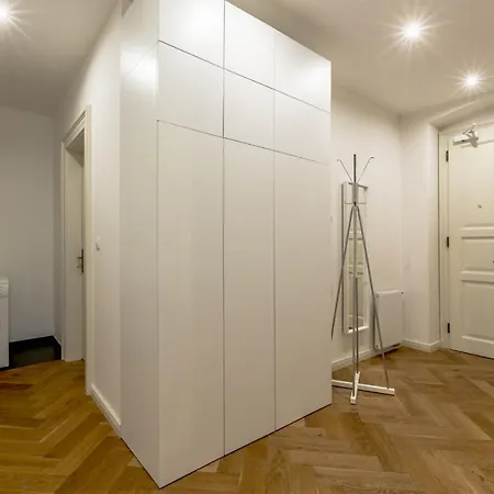 Apartament Royal White Garden Praga