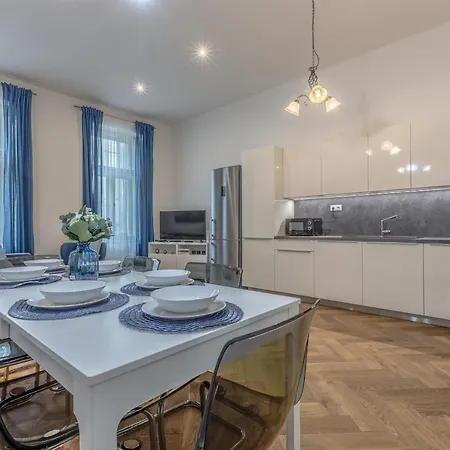 Apartament Royal White Garden