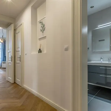 Apartament Royal White Garden *
