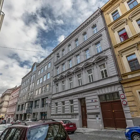 Apartament Royal White Garden