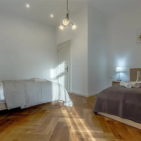 Apartament Royal White Garden *